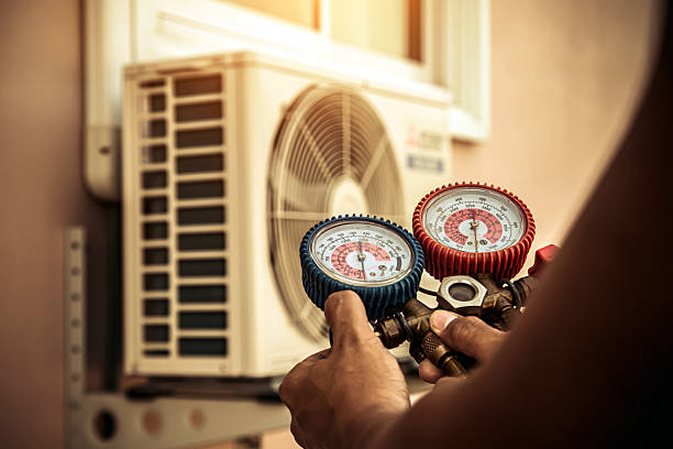 Professional Hvac technician working in Saginaw, TX